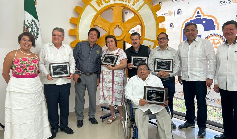 Club Rotario reconoce a destacados yucatecos