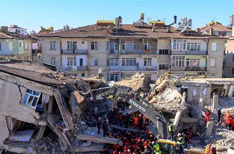 Terremoto en Turquía y Siria registra ya mil 800 muertes