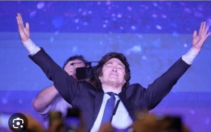 El ultraderechista Javier Milei ganó la presidencia de Argentina