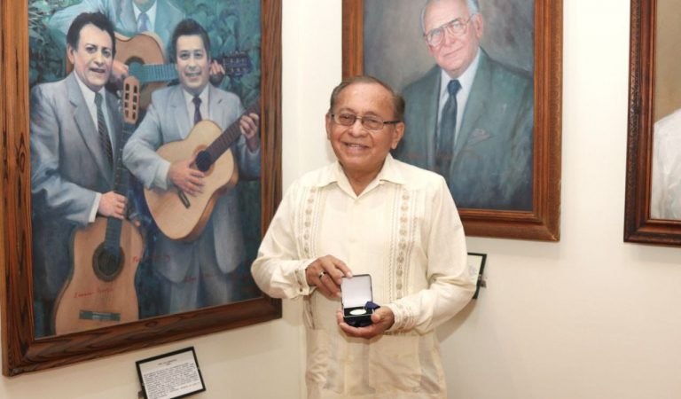 Reconocen al trovador Marcos Domínguez con la Medalla “Pastor Cervera”