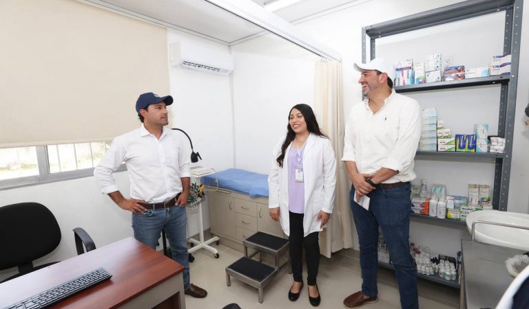 Vila Dosal fortalece los servicios médicos en todo el estado